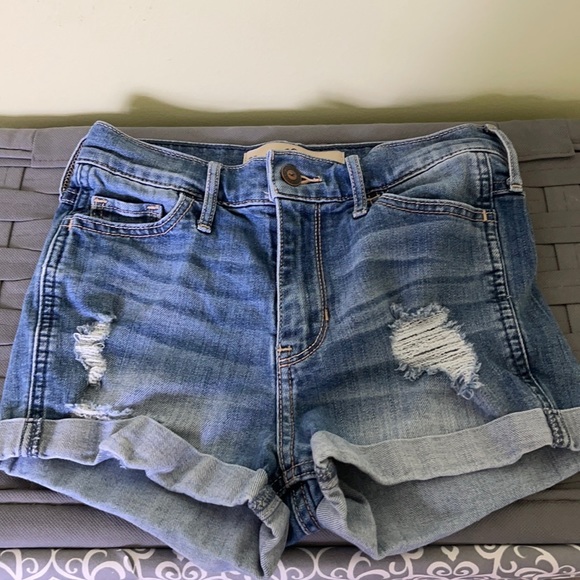 Hollister Pants - Hollister Size 00 High-rise Short-Short Shorts